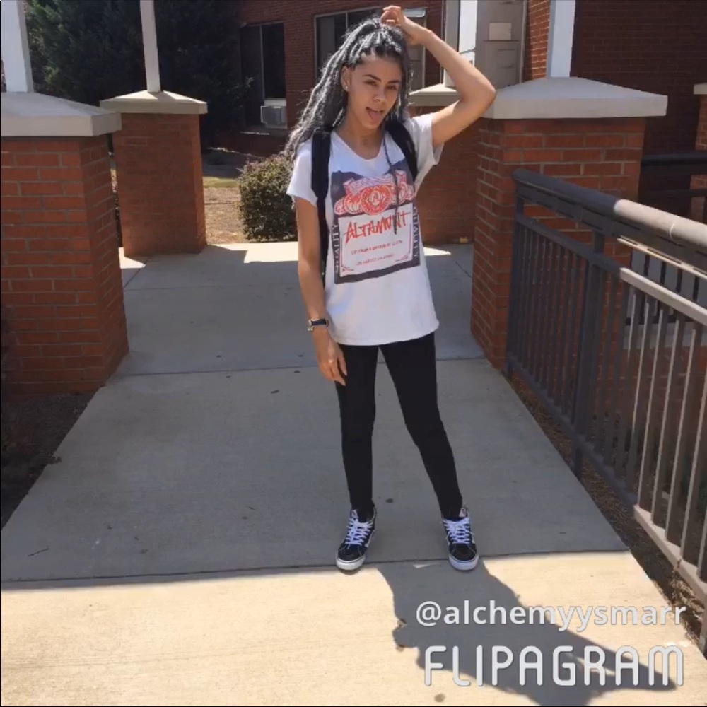 Sk8ter off the shoulder t-shirt 🎈